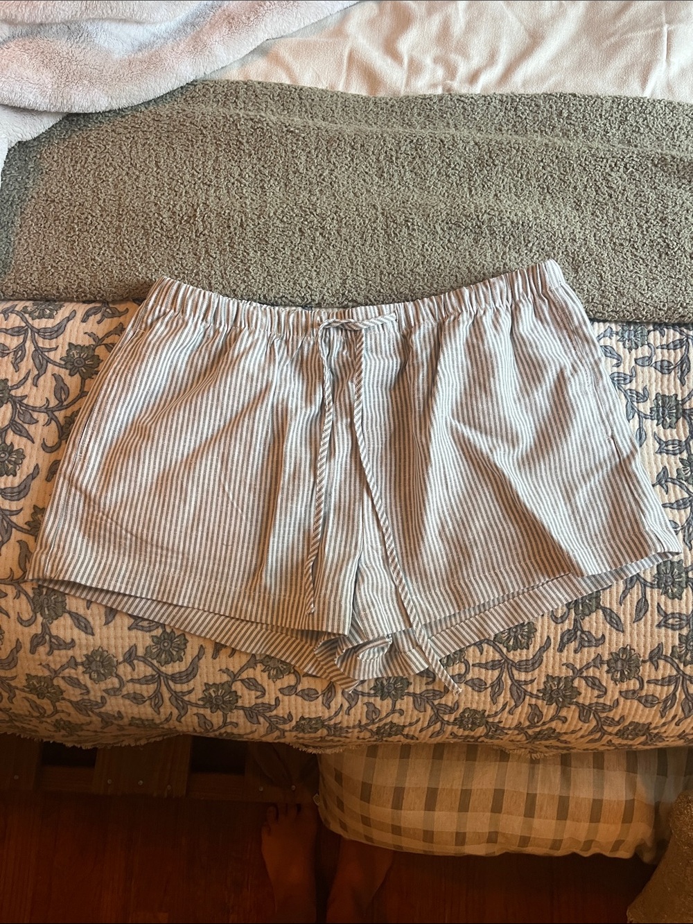 Striped Elastic-Waist Women’s linen Shorts - green/White